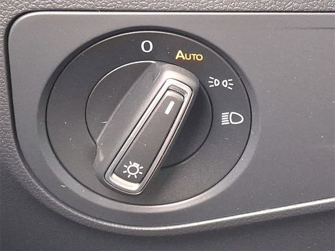 Used 2022 Volkswagen Tiguan SE image 22