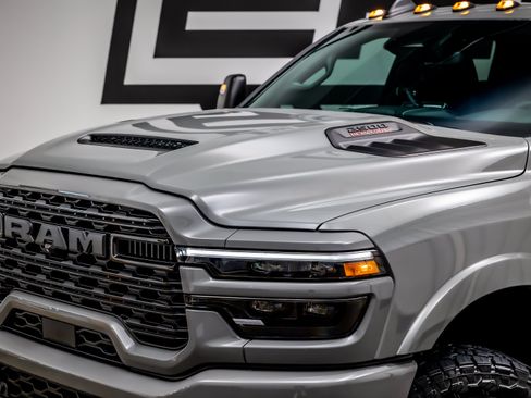 Used 2026 RAM 2500 Limited AWD/4WD image 25