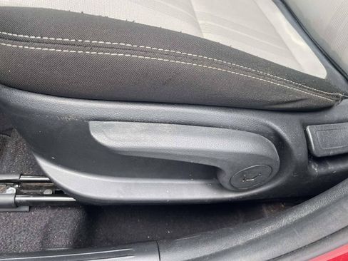 Used 2024 Hyundai Venue SEL FWD image 12