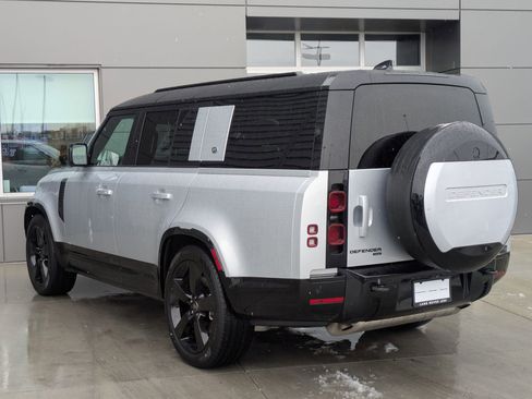 Used 2023 Land Rover Defender 130 X-Dynamic SE image 10