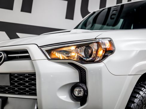 Used 2021 Toyota 4Runner TRD Off-Road Premium AWD/4WD image 17