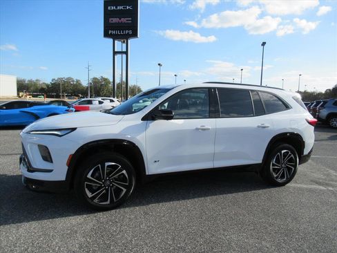 Used 2025 Buick Enclave Sport Touring image 4