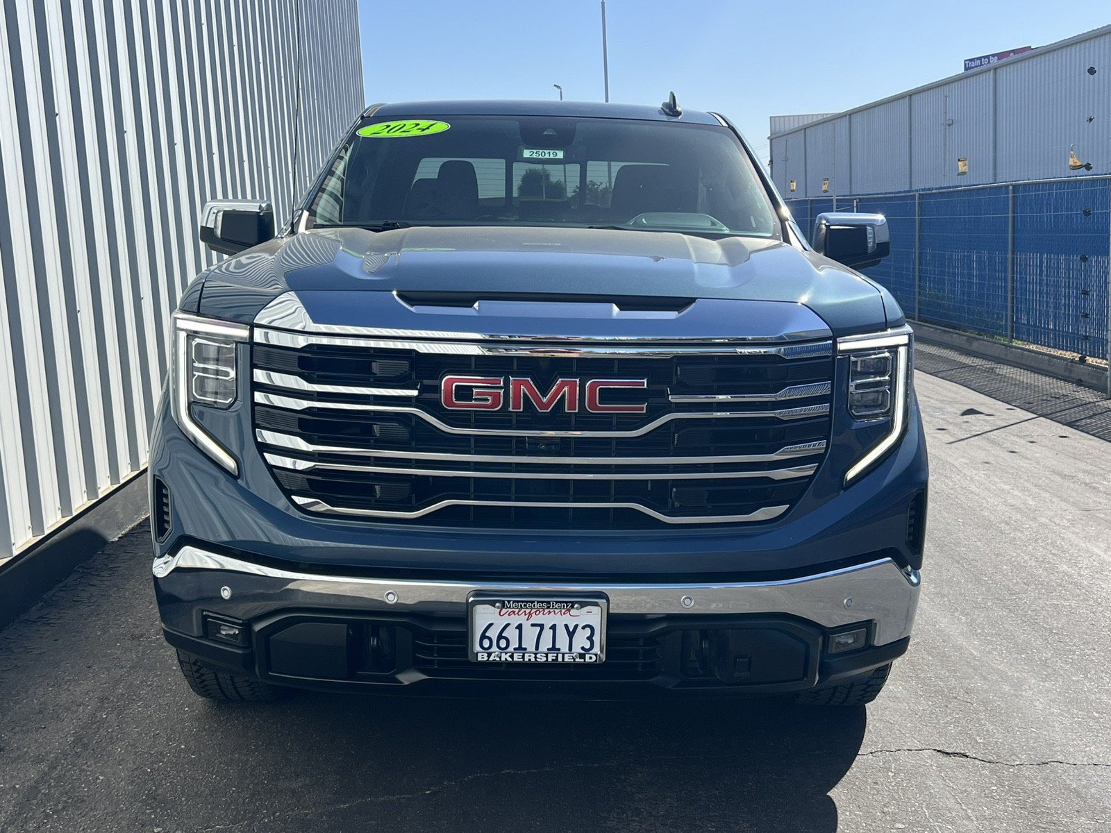 Used 2024 GMC Sierra 1500 SLT w/ SLT Premium Plus Package AWD/4WD image 2