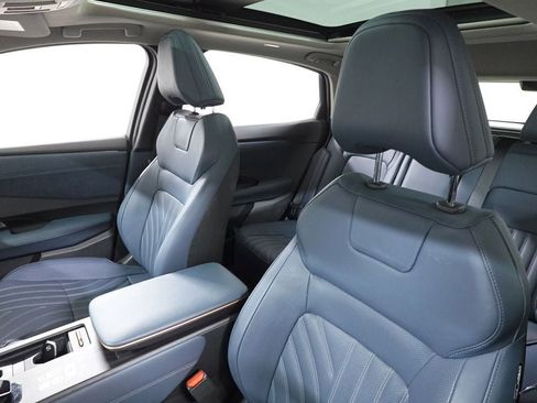 Used 2024 Nissan Ariya AWD image 12