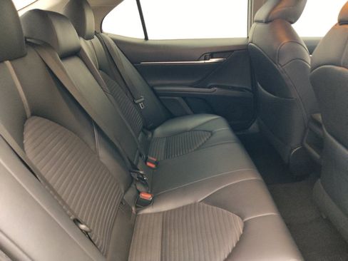 Used 2018 Toyota Camry SE FWD image 19