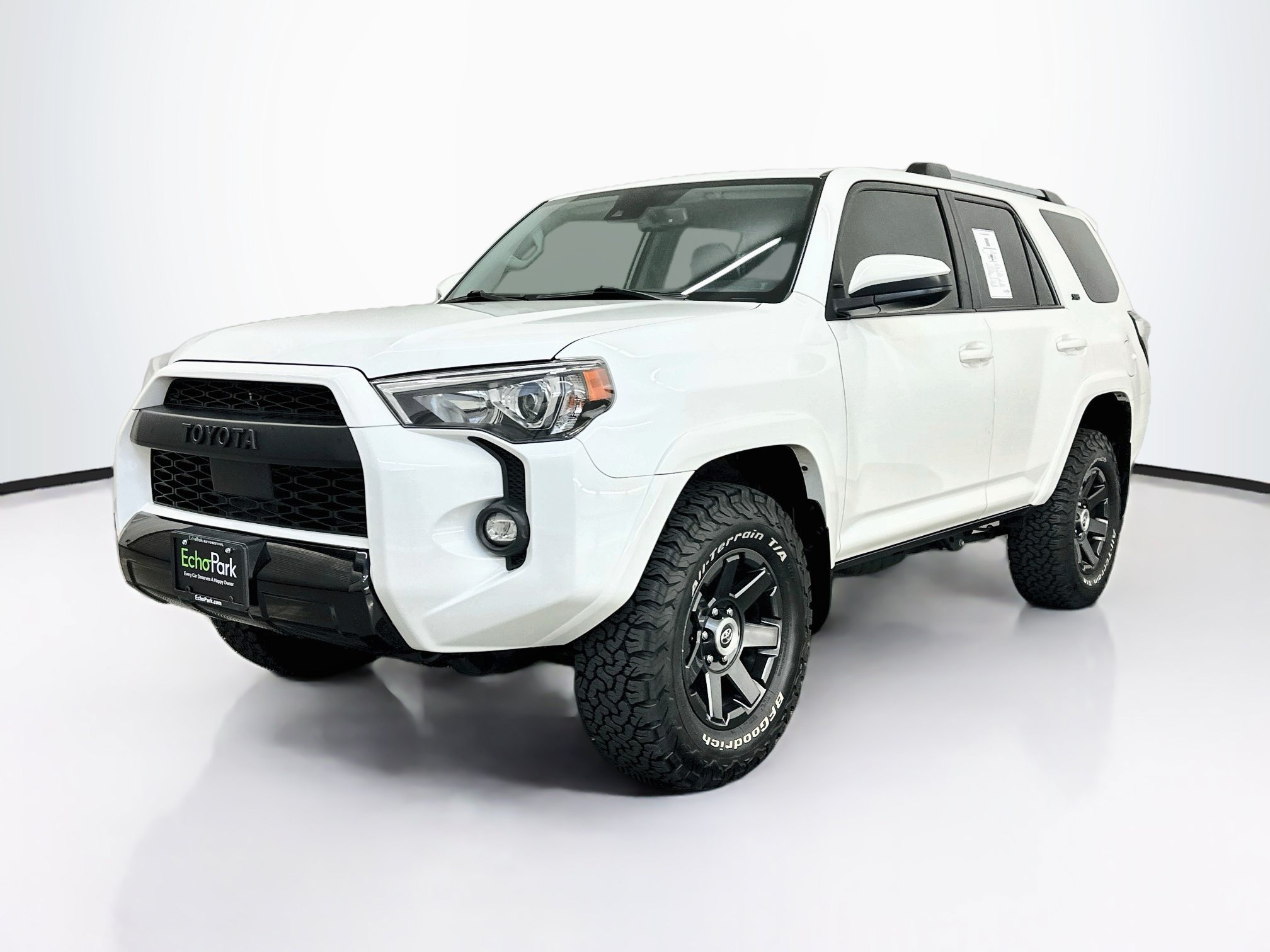 Used 2023 Toyota 4Runner SR5 AWD/4WD image 3