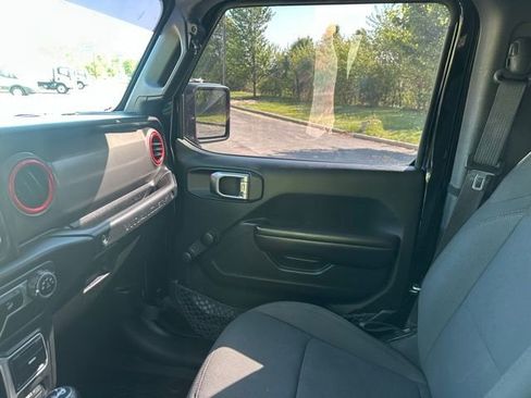 Used 2018 Jeep Wrangler Sport AWD/4WD image 12