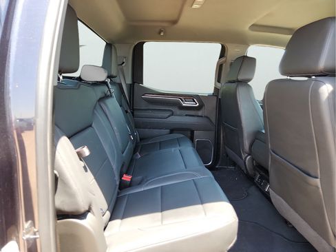 Used 2025 GMC Sierra 1500 SLT AWD/4WD image 16
