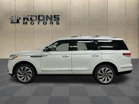 Used 2022 Lincoln Navigator Reserve image 4