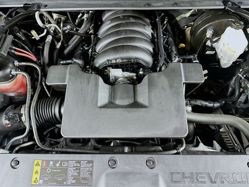 Used 2018 Chevrolet Suburban LS RWD image 29