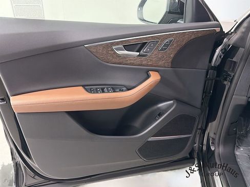 Used 2024 Audi Q8 Premium Plus w/ Premium Plus Package image 22