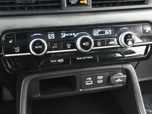 Used 2025 Honda Pilot Sport image 20