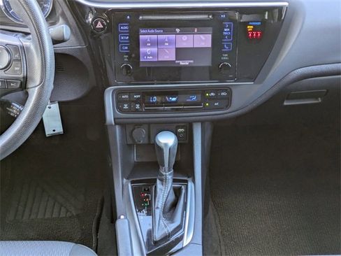 Used 2019 Toyota Corolla LE image 17