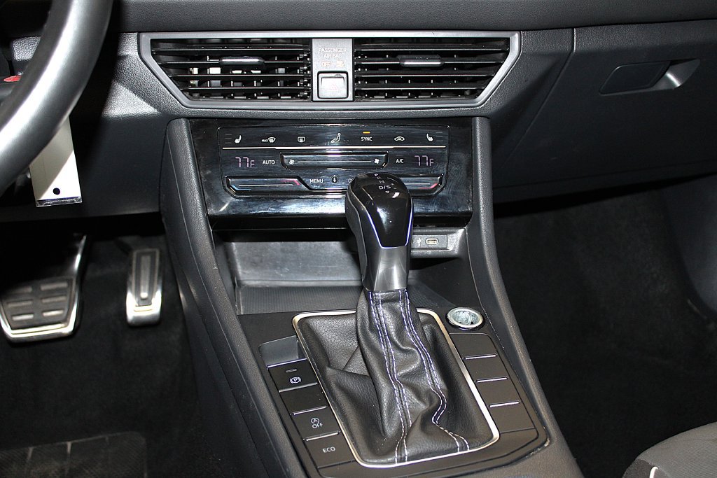 Used 2025 Volkswagen Jetta Sport FWD image 19