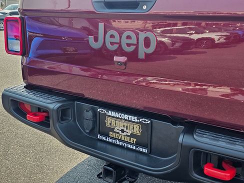 Used 2021 Jeep Gladiator Rubicon w/ Trailer Tow Package AWD/4WD image 14