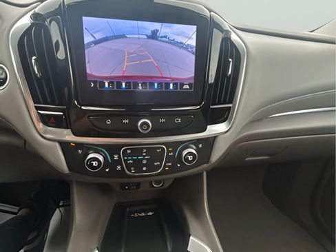 Used 2020 Chevrolet Traverse Premier FWD image 16