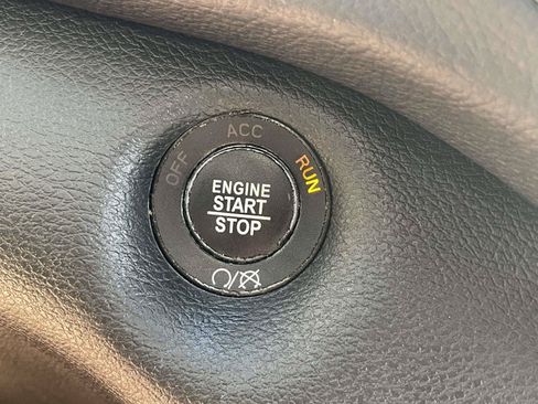 Used 2021 Jeep Cherokee Latitude Plus w/ Sun & Sound Group FWD image 22