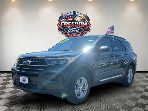 Used 2023 Ford Explorer XLT w/ Class IV Trailer Tow Package AWD/4WD image 2