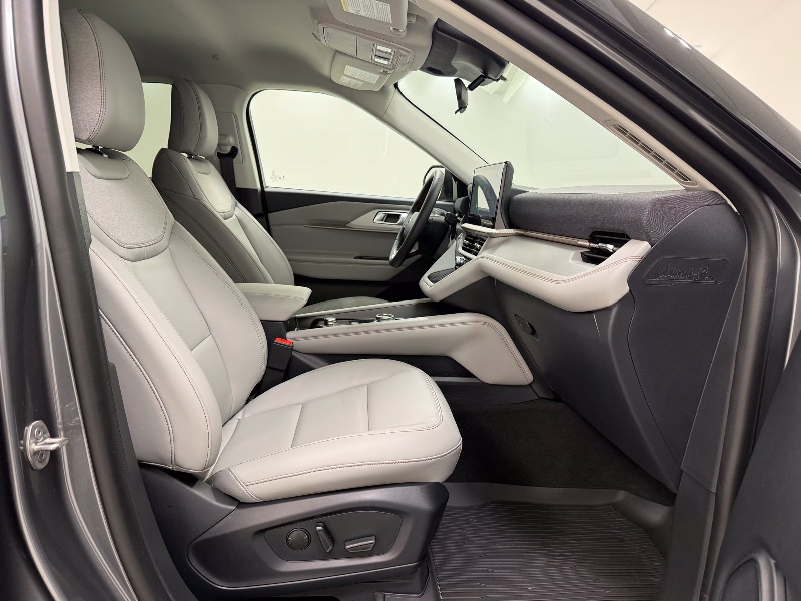 New 2026 Ford Explorer Active w/ Active Comfort Package RWD image 25