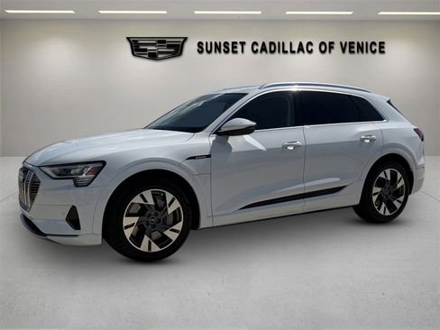 Used 2022 Audi e-tron Premium image 7