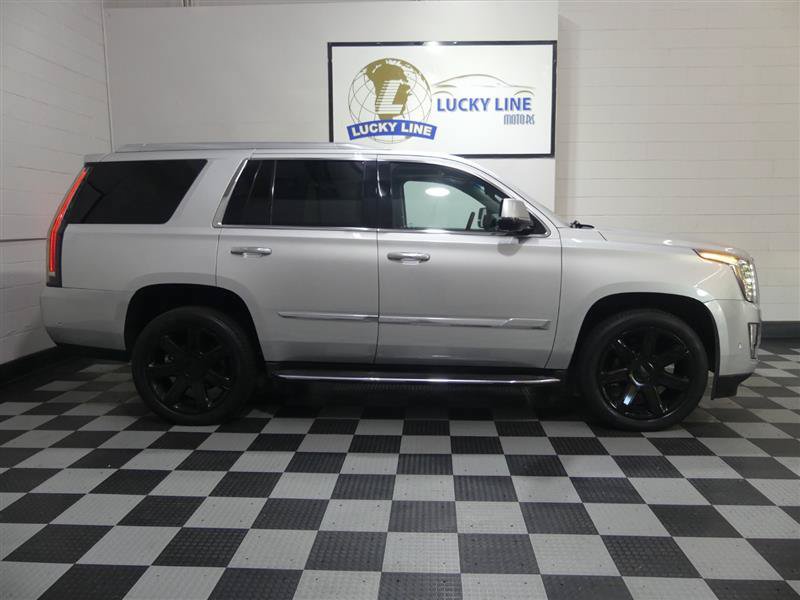 Used 2017 Cadillac Escalade Luxury AWD/4WD image 6