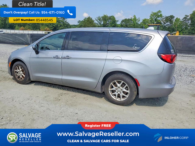 Used 2017 Chrysler Pacifica Touring FWD image 3