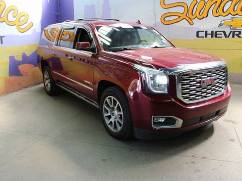 Used 2018 GMC Yukon XL Denali image 2