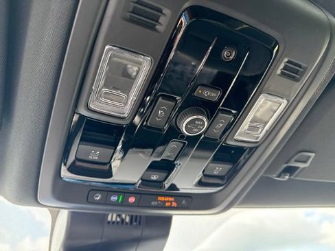 New 2026 Chevrolet Suburban Premier w/ Sun And Tow Package AWD/4WD image 33