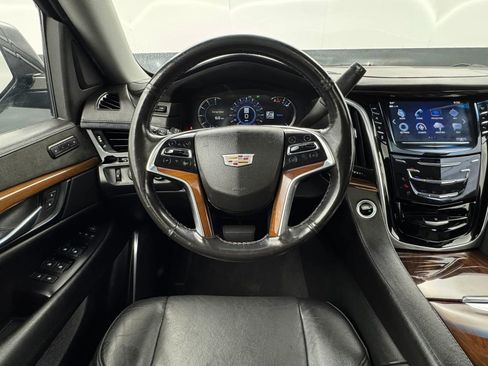 Used 2019 Cadillac Escalade Luxury AWD/4WD image 26