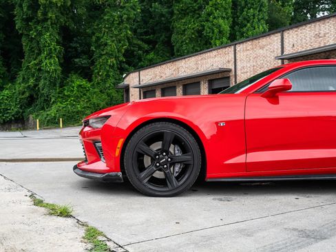 Used 2017 Chevrolet Camaro SS RWD image 3