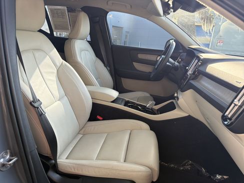 Certified 2023 Volvo XC40 B5 Plus w/ Protection Package Premier AWD/4WD image 35