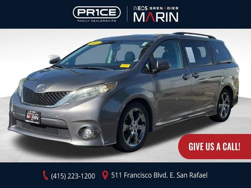 Used 2012 Toyota Sienna SE image 1