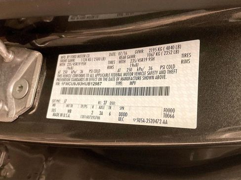 Used 2017 Ford Escape Titanium image 30