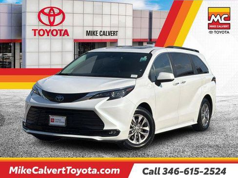 Certified 2025 Toyota Sienna XLE FWD image 1