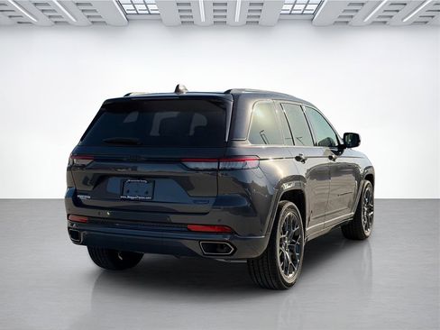 New 2025 Jeep Grand Cherokee Summit image 5