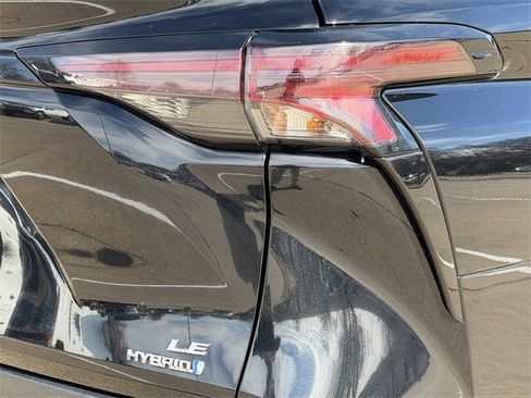 Used 2024 Toyota Sienna LE image 7