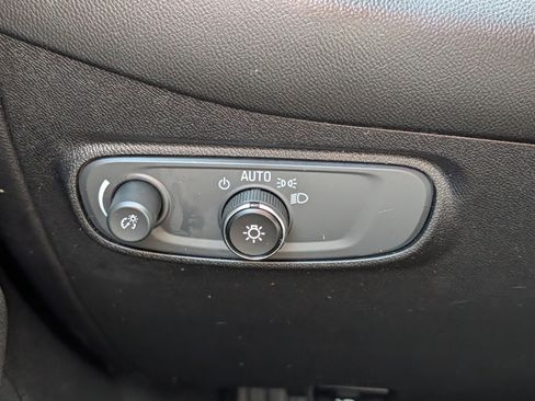 Used 2018 Chevrolet Equinox LT image 22