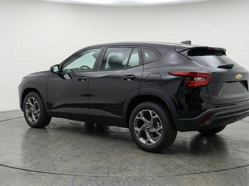 Used 2025 Chevrolet Trax LT image 6