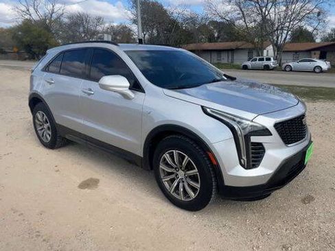 Used 2019 Cadillac XT4 Sport w/ Cold Weather Package FWD image 2