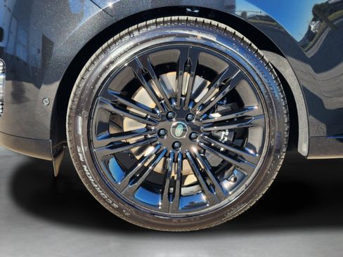 New 2025 Land Rover Range Rover Long Wheelbase SE AWD/4WD image 33