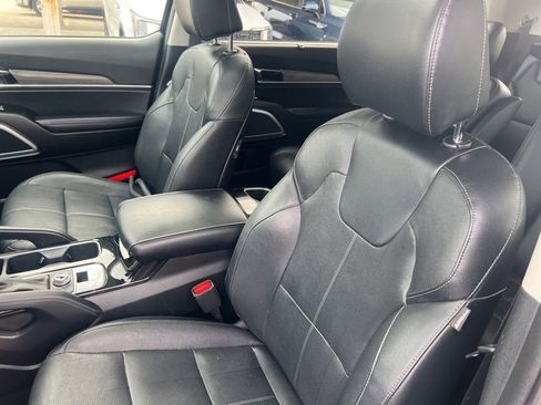 Certified 2022 Kia Telluride EX w/ EX Premium Package image 5