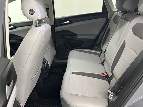 Used 2022 Volkswagen Taos SE w/ Panoramic Sunroof Package image 27