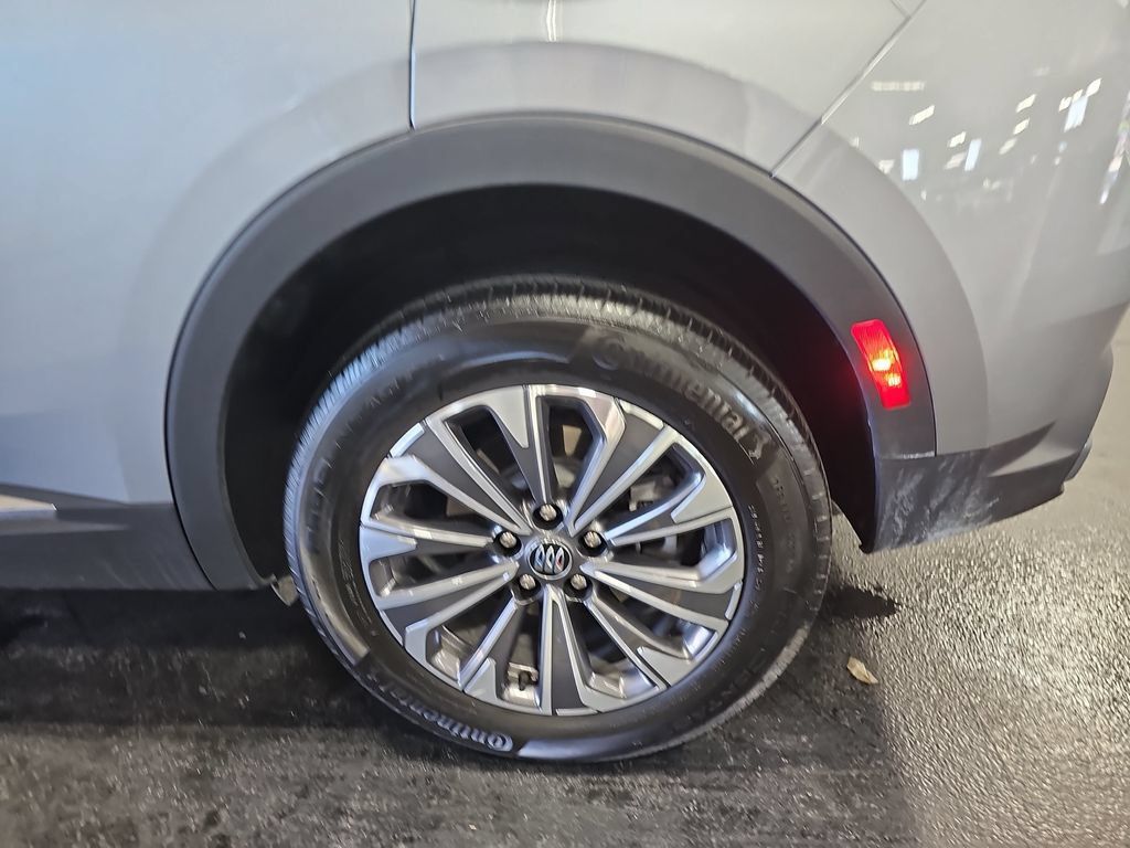 Used 2025 Buick Envision Preferred AWD/4WD image 33