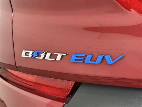 Used 2022 Chevrolet Bolt EUV LT w/ Comfort Package image 33