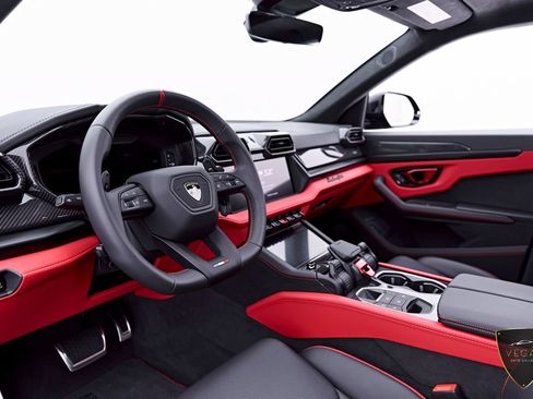 Used 2026 Lamborghini Urus SE AWD/4WD image 2