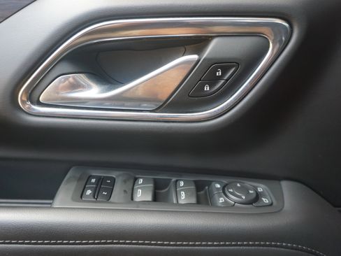 Used 2023 Chevrolet Suburban Z71 w/ Luxury Package image 16