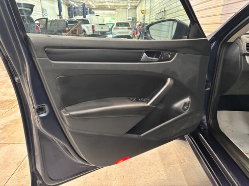 Used 2012 Volkswagen Passat 2.5 SE FWD image 9
