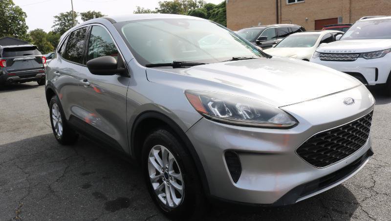 Used 2022 Ford Escape SE w/ Cold Weather Package AWD/4WD image 3