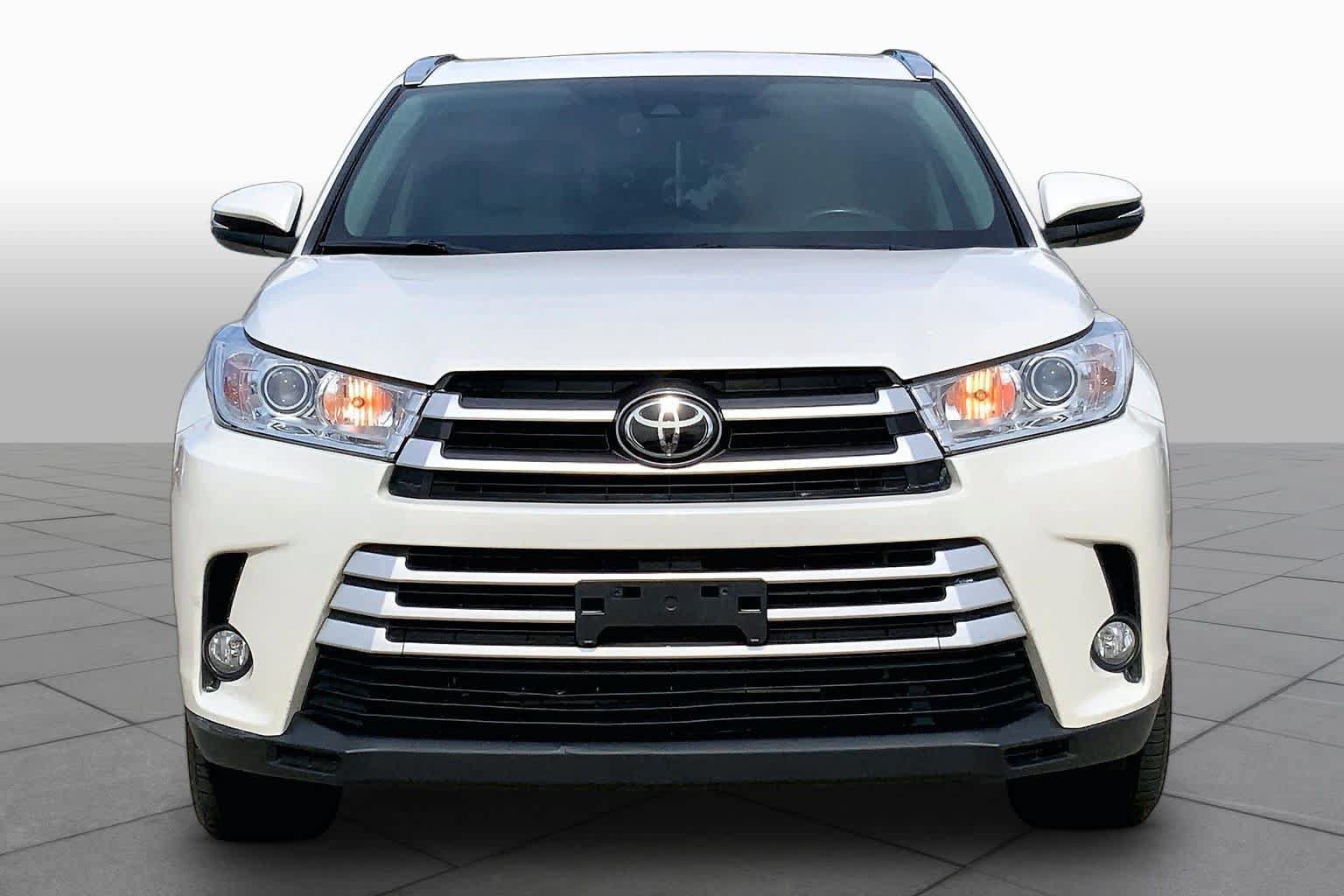 Used 2019 Toyota Highlander XLE AWD/4WD image 4