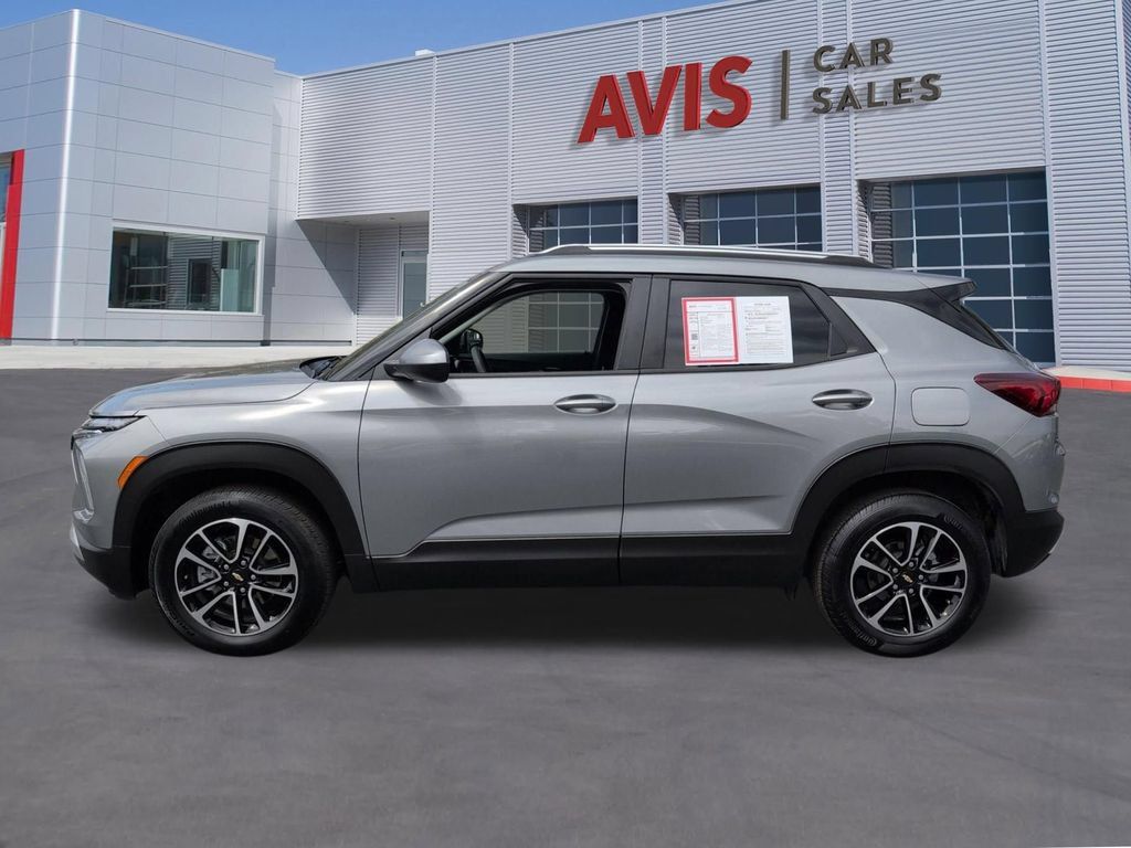Used 2025 Chevrolet TrailBlazer LT AWD/4WD image 10